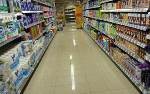 Laying of tiles in the REWE supermarket of Bergisch Gladbach